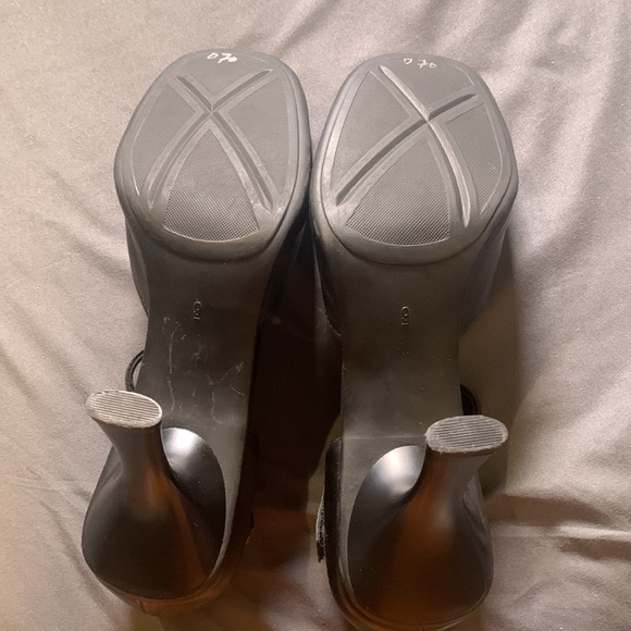 Nine West size 9 black heels. 3.75 inch heel height. - Picture 4 of 5